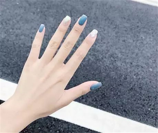 2020年流行的4个美甲款式，随便涂一个都美艳至极  至极 美甲 第3张