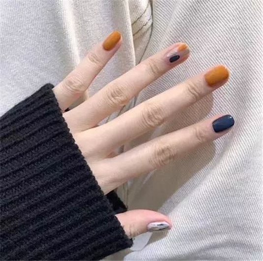 2020年流行的4个美甲款式，随便涂一个都美艳至极  至极 美甲 第8张
