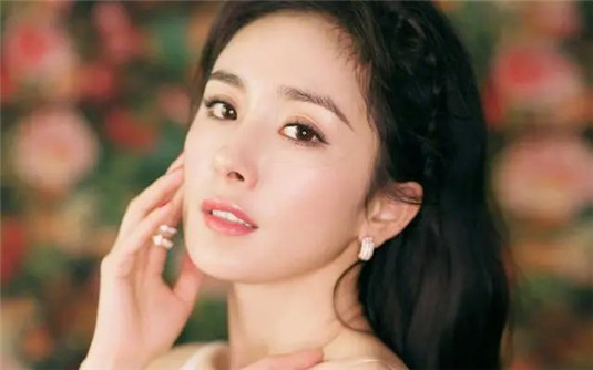 脸上有这「四个窝」的女生，天生就是美人脸，占越多说明越漂亮