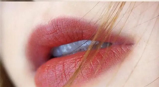 五种嘴唇最受男人喜爱，不涂口红也很美  口红 嘴唇 第2张