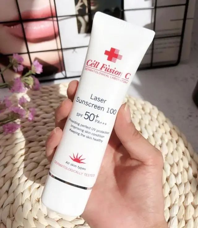 四款好用的防晒霜，美白又补水，让你的肌肤清爽水嫩  美白 好用 第5张