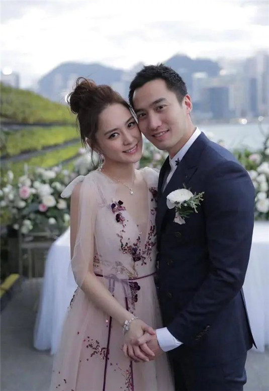阿娇穿搭能力提升，遮住"肌肉腿"更仙气，颜值更上一层楼  轻盈 阿娇 选择 第1张