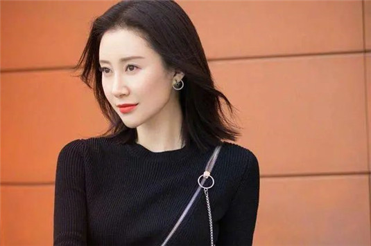 很有气质的女人，身上通常少不了这4个特征，同时占两个很难得  自己的 气质 都是 第2张