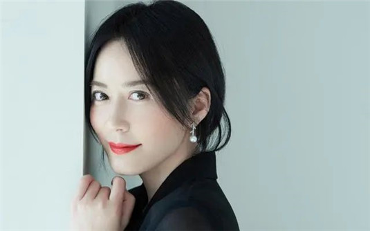 很有气质的女人，身上通常少不了这4个特征，同时占两个很难得  自己的 气质 都是 第4张