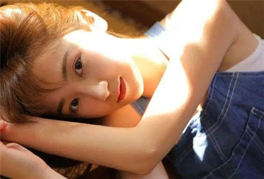 女生想要养出“干净脸”，建议睡前做这4件事，皮肤白皙更水嫩，  肌肤 面膜 皮肤 第8张