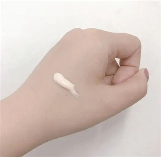 5款热门妆前乳测评：法国大宝自带磨皮滤镜，苏菲娜控油又持妆  服帖 肌肤 妆容 第6张