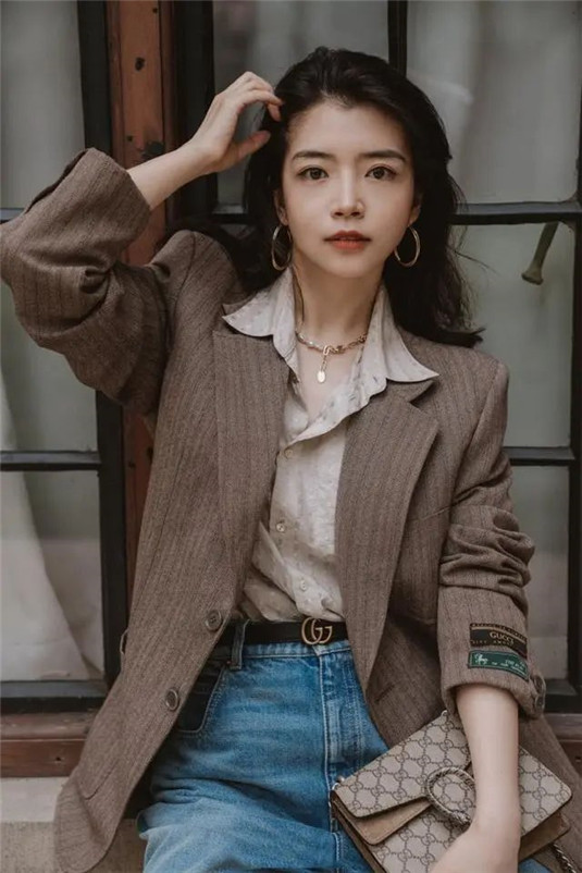 大牌傍身却不俗气，三木和妈妈的极简穿搭，40岁以上的女人很合适  三木 造型 都是 第7张