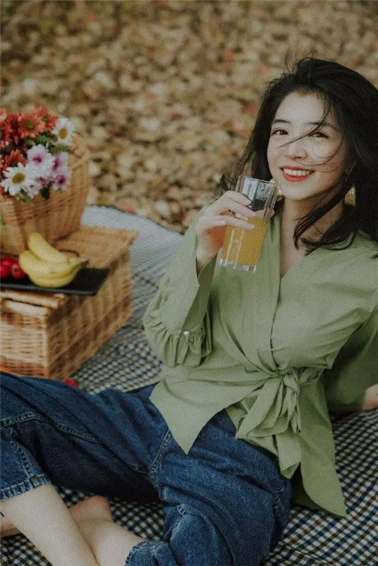 40岁女人春夏不要乱穿衣，三木玩转“鼠尾草绿”，化身高级时髦精  搭配 白色 三木 第7张