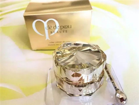 推荐几款最适合送给妈妈的化妆品，“我说不要我女儿非给我买”  肌肤 眼霜 皮肤 第11张