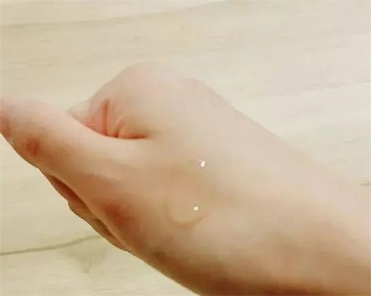 推荐几款最适合送给妈妈的化妆品，“我说不要我女儿非给我买”  肌肤 眼霜 皮肤 第14张