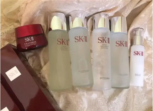 35岁女人必备的几款“抗衰老”水乳，皮肤紧致更显年轻，别错过了  皮肤 肌肤 效果 第3张