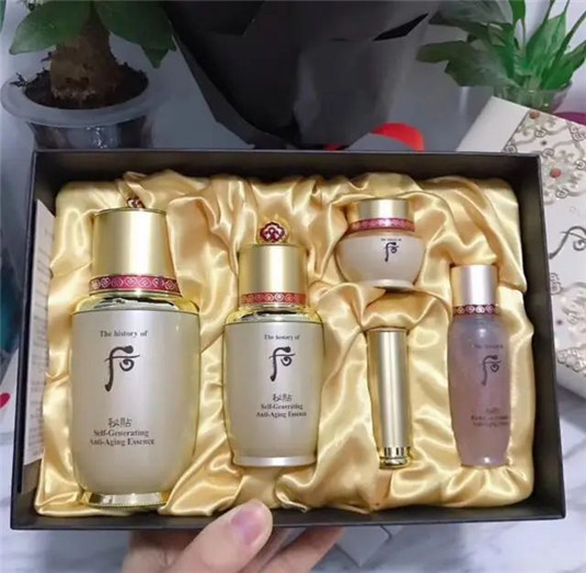 35岁女人必备的几款“抗衰老”水乳，皮肤紧致更显年轻，别错过了  皮肤 肌肤 效果 第4张