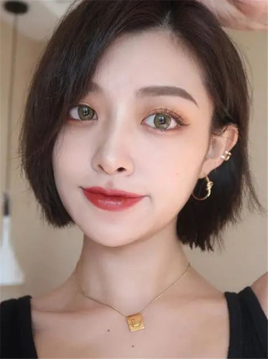 为什么有些人眼睛保养很好她们都在这么做，怪不得细纹皱纹很少