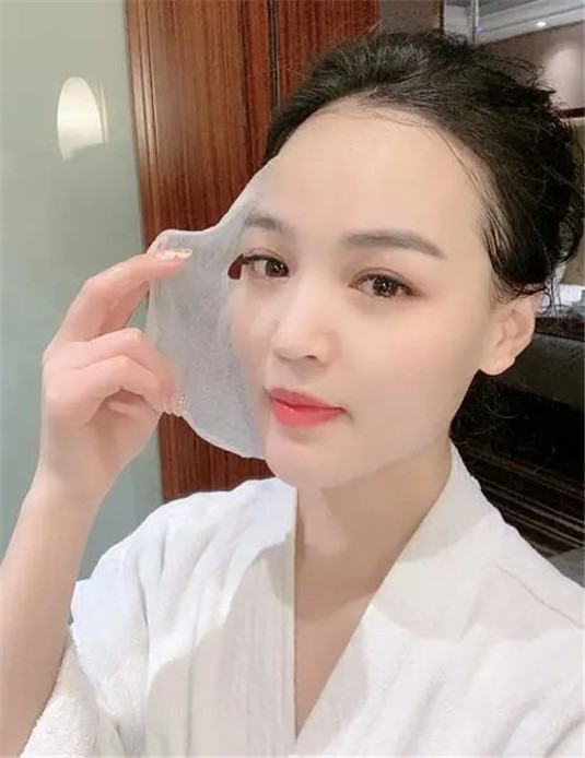 敷面膜时，做到这3步，皮肤变好，痘痘也变少了  面膜 皮肤 毛孔 第2张