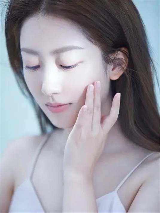 你的水乳在白名单里吗快来对照一下  这款 很好 乳液 第1张