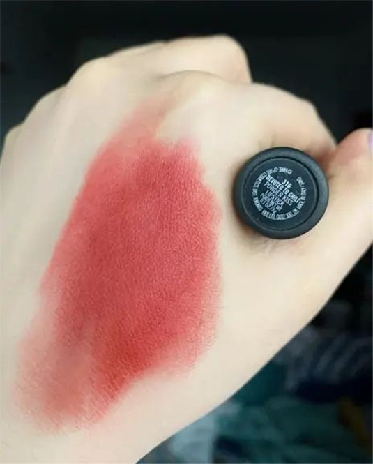 黄皮、黑皮闭眼入不会错的4支口红，MAC性价比高，阿玛尼显白气质  口红 颜色 番茄 第4张