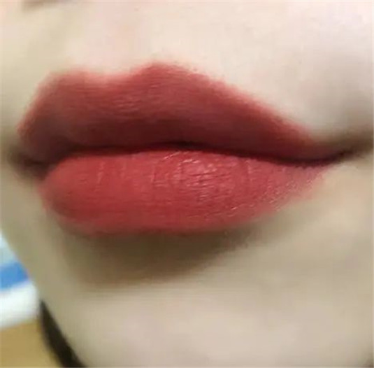 黄皮、黑皮闭眼入不会错的4支口红，MAC性价比高，阿玛尼显白气质  口红 颜色 番茄 第5张