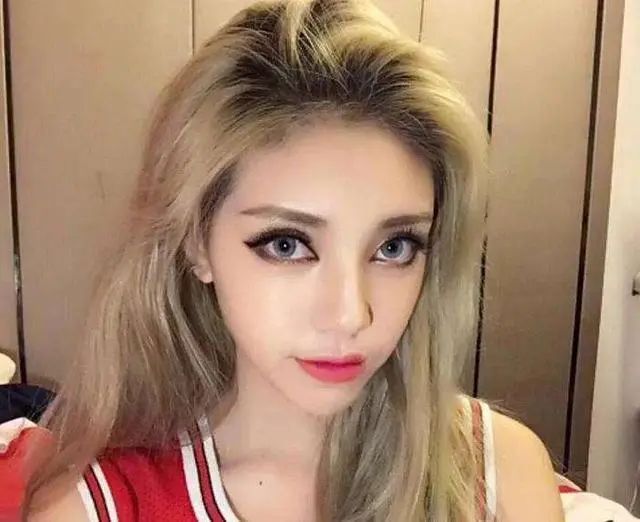 会让睫毛越来越短的3件事，90%的女孩子都在做，改后睫毛浓密细长  睫毛 自己的 涂抹 第5张