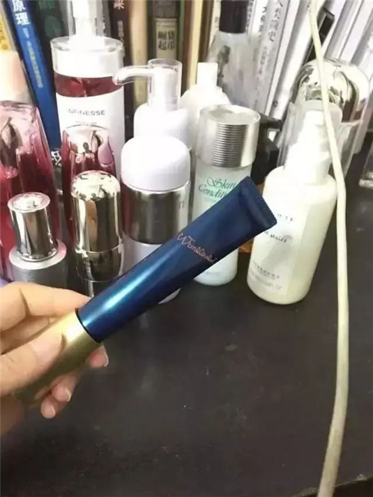 有一种化妆台叫别人家的化妆台，POLA，CPB，SK-II这才叫真正化妆台  精华 的是 面霜 第10张