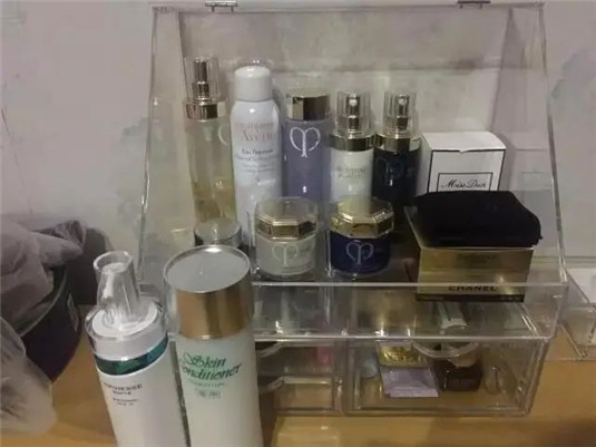 有一种化妆台叫别人家的化妆台，POLA，CPB，SK-II这才叫真正化妆台  精华 的是 面霜 第30张