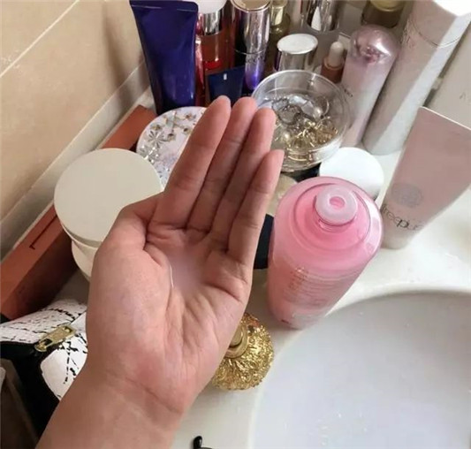 被吹捧的兰蔻大粉水，是真好用还是克星看完就知道适不适合你  兰蔻 保湿 适合 第3张
