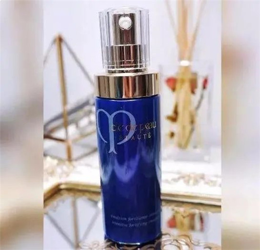 高口碑美白水乳盘点,这4款超推荐 从此肌肤美白滋润焕光芒, 肌肤 乳液 玫瑰 第2张 高口碑美白水乳盘点,这4款超推荐 从此肌肤美白滋润焕光芒, 肌肤 乳液 玫瑰 第2张