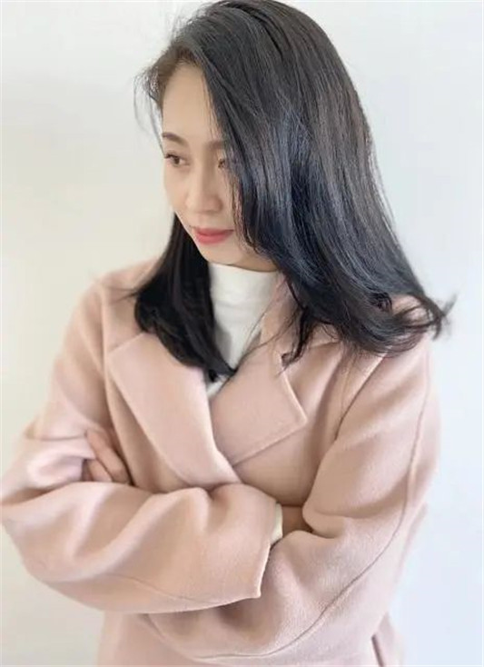 大衣别总穿普通的黑色长款了，多穿这几种款式，不仅时尚还高级  大衣 颜色 驼色 第8张