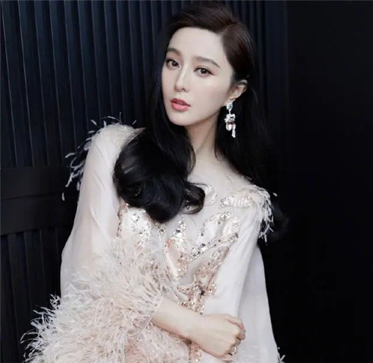 脸上有这4点特征，通常就是「美人脸」，哪怕中一个，颜值也不低  女孩子 眼睛 苹果 第5张