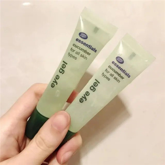 18岁左右的学生党该用什么眼霜，满足平价保湿就可以，AHC成黑马  眼霜 学生 保湿 第4张