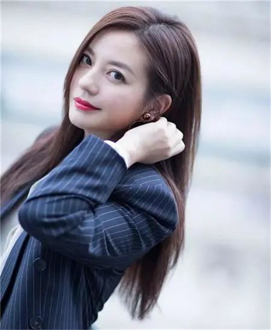 脸上有这这些「特点」的人，放弃卷发更好看，换成直发减龄还气质  脸型 卷发 直发 第5张