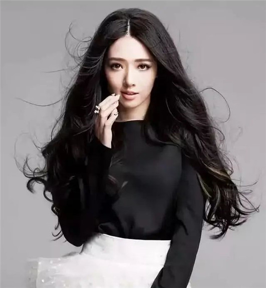 脸上有这这些「特点」的人，放弃卷发更好看，换成直发减龄还气质  脸型 卷发 直发 第6张