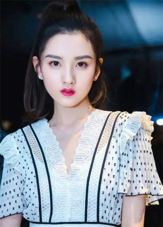 女生的5种唇形，太厚太薄都影响颜值，M唇符合东方审美，但很少见  唇形 嘴唇 的人 第4张