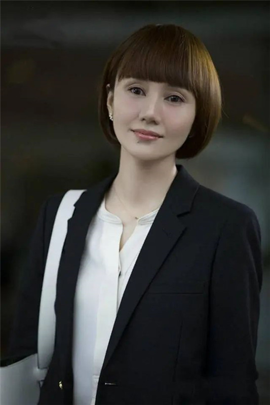 女人50岁以后，少弄这「4种」发型，显老俗气不说，还易伤发掉发  发型 马尾 很好 第6张