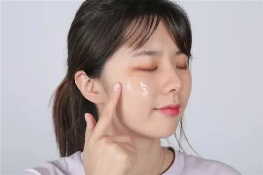 「先乳后水」的护肤方式真的好吗美容师道出了实情，别用错了  护肤 肌肤 方式 第4张