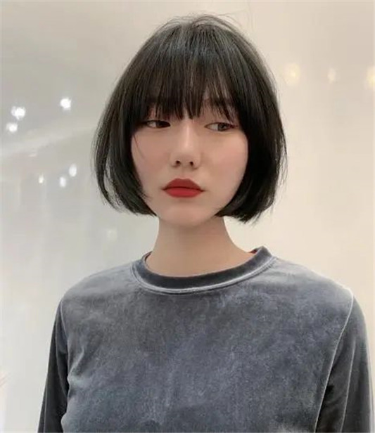洗头时做到这「4点」，头发越来越顺，掉**况也少了  头发 洗头 的人 第6张