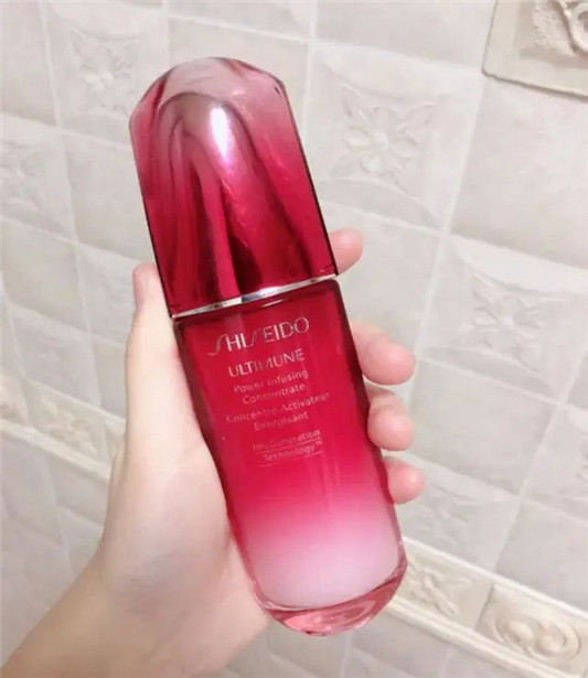 女人必备四大精华，莱伯妮是贵妇用的，小棕瓶滋润，你用过哪款  很好 精华液 精华 第3张
