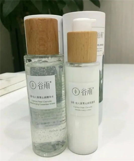 学生党必备水乳集合，平价又好用，使用感不比兰蔻差，你最爱哪款
