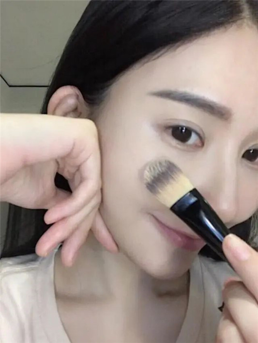 雅诗兰黛哪款粉底液好4大巨头粉底液上脸实测，优缺点一目了然  粉底液 雅诗兰黛 很好 第5张