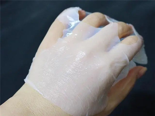 面膜如何选膜布厚太闷，膜布薄又太小，到底什么样的面膜才算好  面膜 涂抹 面霜 第6张