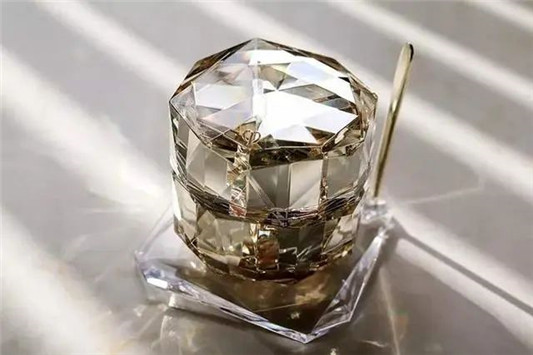 5位数的天价面霜，4位数的高端精华，都不如3位数的防晒霜效果好  防晒 面霜 防晒霜 第2张