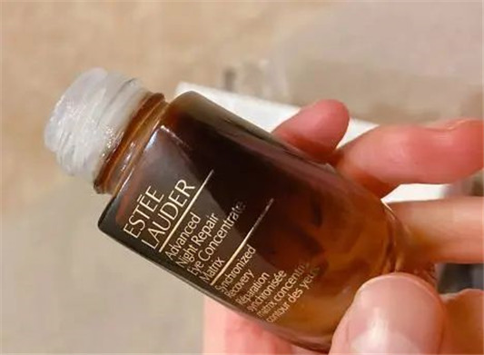 你的眼霜是「鸡肋」吗尤其第3个，不好吸收还容易长脂肪粒  眼霜 这款 修护 第2张