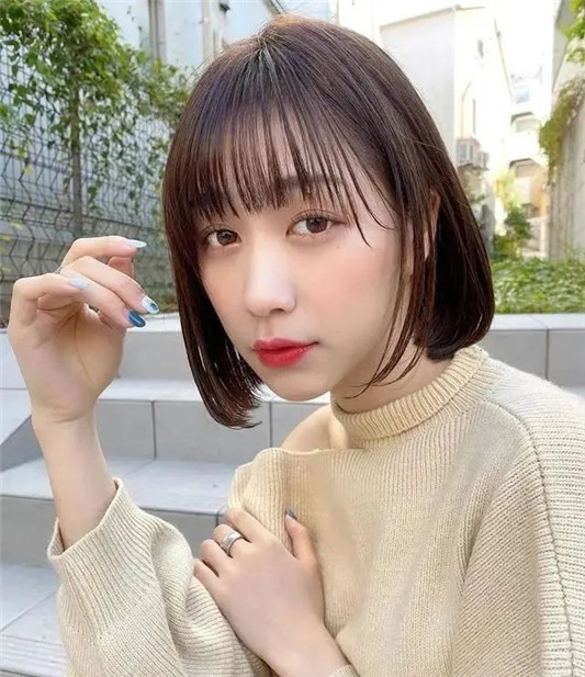 日本发型师分享好看短发的要诀，发尾外卷、耳下2cm轮廓是关键  短发 头发 造型 第13张