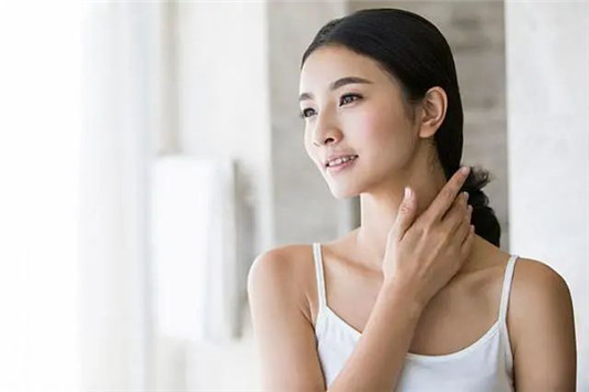 6个悄悄变美的小技巧，每天照着做就行了，轻松养出气质女神  自己的 要想 面膜 第2张