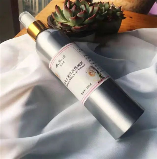 不做干美人 秋季必BUY的4款补水爽肤水，教你如何打造水嫩Q弹肌  肌肤 这款 化妆水 第3张
