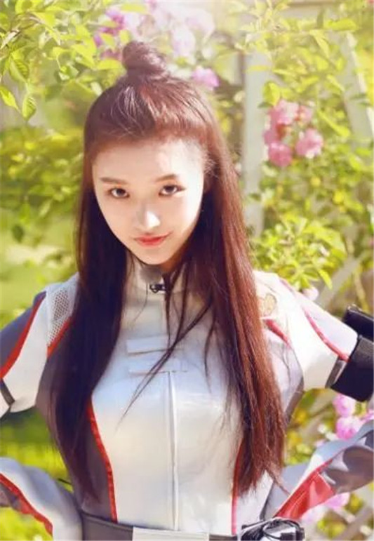 丫头，别再说你年纪小无所谓了，看23岁女艺人花多少时间保养肌肤  护肤 自己的 美容院 第3张