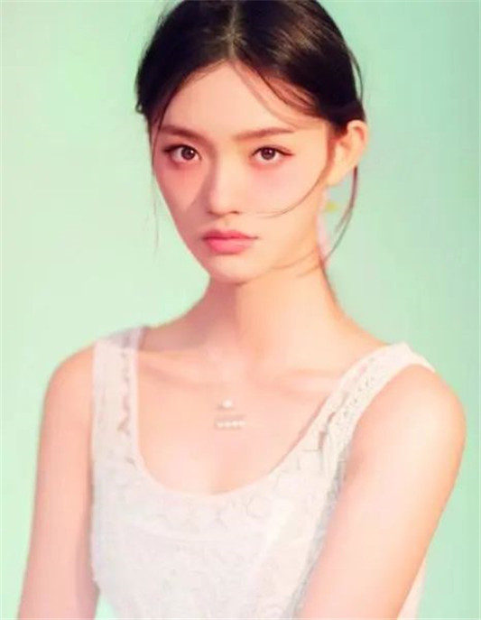 丫头，别再说你年纪小无所谓了，看23岁女艺人花多少时间保养肌肤  护肤 自己的 美容院 第6张