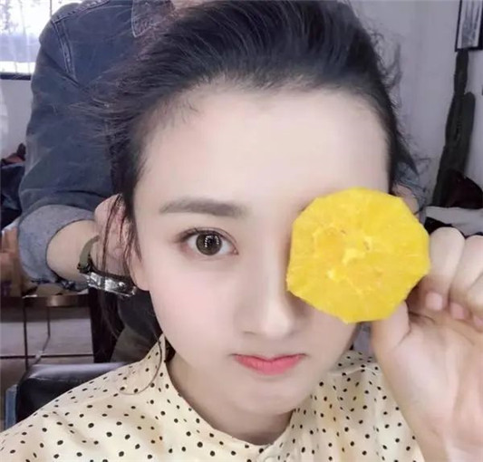 你是「耐老脸」还是「显老脸」，看这3点就清楚了，不妨自测下吧  老脸 皮肤 眼睛 第4张