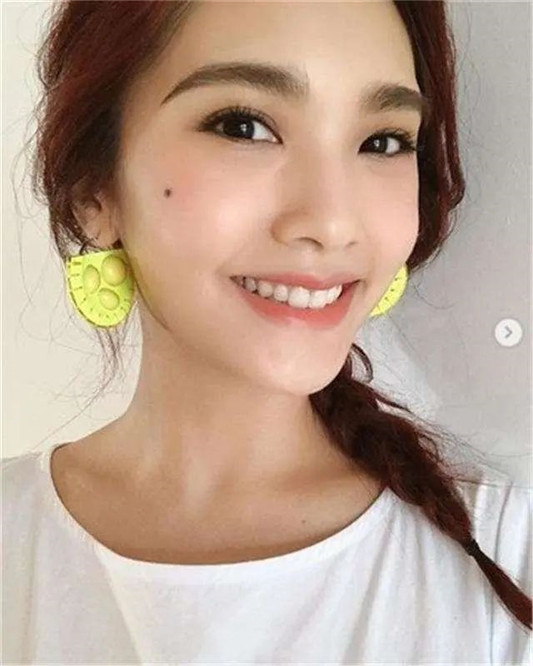 你是「耐老脸」还是「显老脸」，看这3点就清楚了，不妨自测下吧  老脸 皮肤 眼睛 第6张
