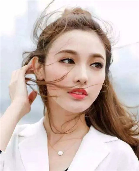 女生涂口红时，谨记「这3点」，不然口红再贵也涂不出效果  口红 唇部 要想 第5张