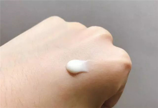 这5个平价防晒霜最适合学生党，好用还不贵，第4个防晒效果超好  防晒 防晒霜 效果 第7张